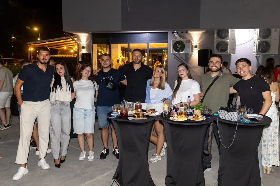 Guests at the Pozitiva Bar opening, photo 3