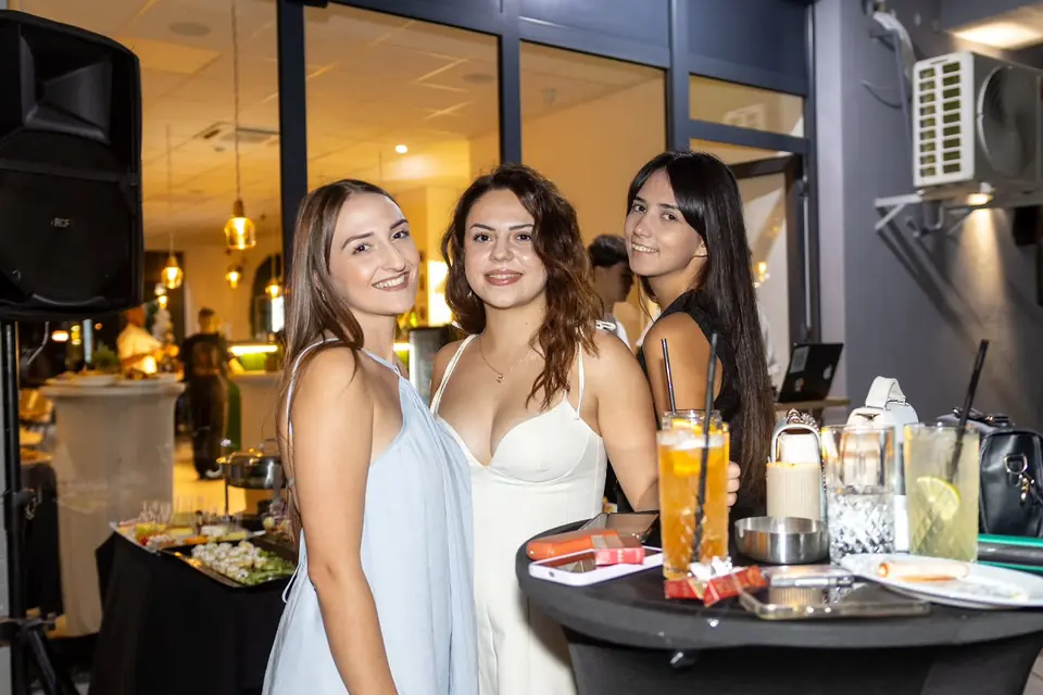 Guests at the Pozitiva Bar opening, photo 5