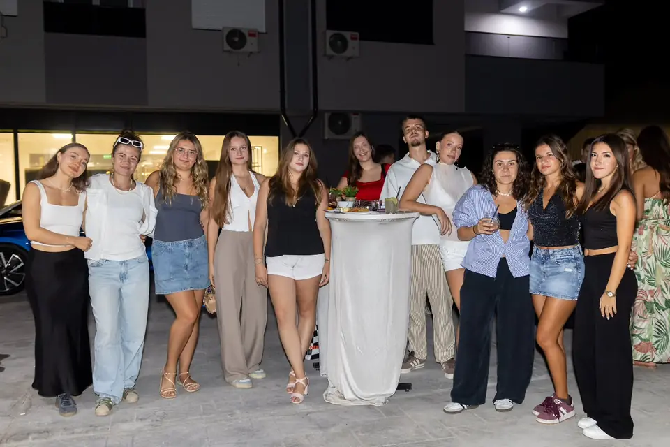 Guests at the Pozitiva Bar opening, photo 6